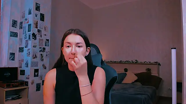 Snapshot of raviolly046 chatting on 29, 10, 2025 raviolly046 online show from 29, 10, 2025