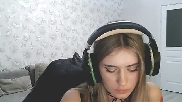 Snapshot of JerrieLoosle chatting on 28, 9, 2025 JerrieLoosle online show from 28, 9, 2025