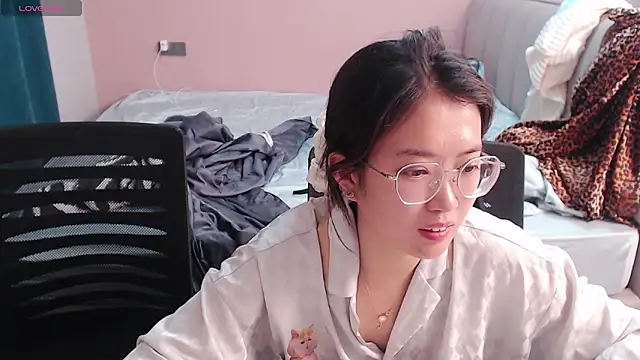 Snapshot of redrose520 chatting on 11, 10, 2025 redrose520 online show from 11, 10, 2025