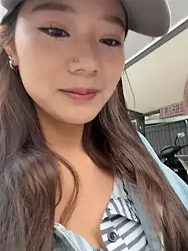 Snapshot of redrose520 chatting on 6, 3, 2026 redrose520 online show from 6, 3, 2026