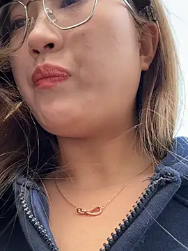 Snapshot of redrose520 chatting on 7, 3, 2026 redrose520 online show from 7, 3, 2026