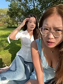 Snapshot of redrose520 chatting on 10, 3, 2026 redrose520 online show from 10, 3, 2026