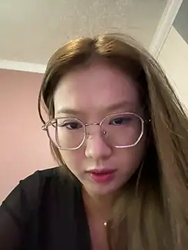 Snapshot of redrose520 chatting on 12, 3, 2026 redrose520 online show from 12, 3, 2026