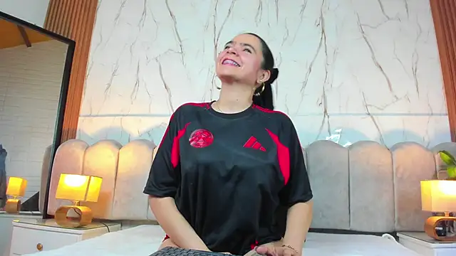 Snapshot of Samantha_Fiire chatting on 5, 4, 2026 Samantha Fiire online show from 5, 4, 2026