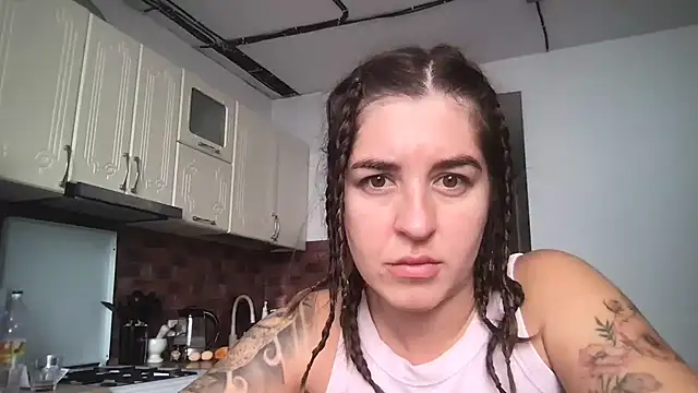 Thayrina online show from 4, 10, 2025