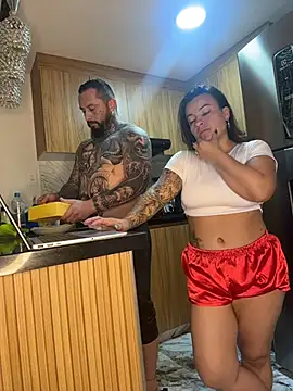 Snapshot of liz_and_thiago chatting on 3, 10, 2025 liz and thiago online show from 3, 10, 2025