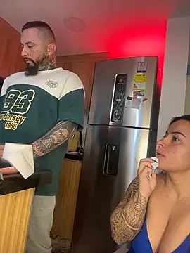 Snapshot of liz_and_thiago chatting on 13, 10, 2025 liz and thiago online show from 13, 10, 2025