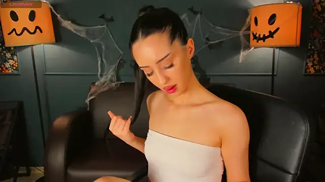 Snapshot of LisaFoxie chatting on 28, 10, 2025 LisaFoxie online show from 28, 10, 2025