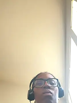 YeahhhitsBreezy online show from 13, 10, 2025