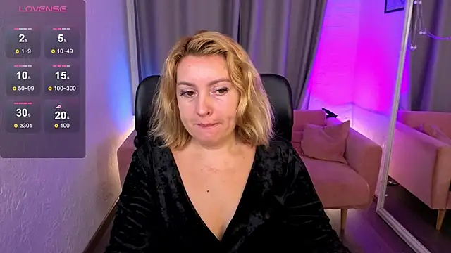 Snapshot of Mia_Bloomie chatting on 25, 9, 2025 Mia Bloomie online show from 25, 9, 2025
