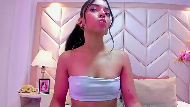 Snapshot of AriaBelles chatting on 21, 10, 2025 AriaBelles online show from 21, 10, 2025