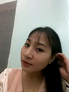 Snapshot of emvy-xinh04 chatting on 24, 9, 2025 emvy-xinh04 online show from 24, 9, 2025