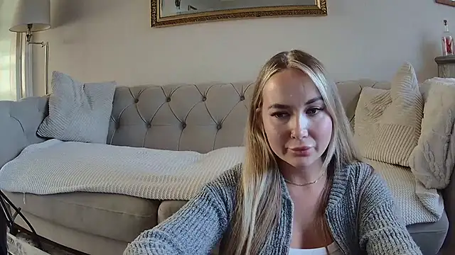 Snapshot of BarbieDolly_x chatting on 6, 10, 2025 BarbieDolly x online show from 6, 10, 2025