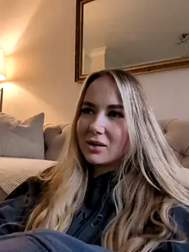 Snapshot of BarbieDolly_x chatting on 15, 10, 2025 BarbieDolly x online show from 15, 10, 2025