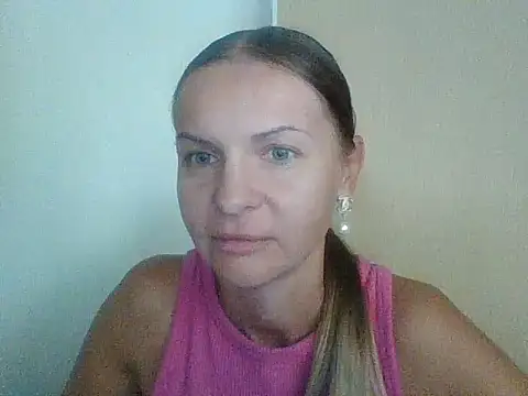 Snapshot of Domiraya chatting on 1, 10, 2025 Domiraya online show from 1, 10, 2025