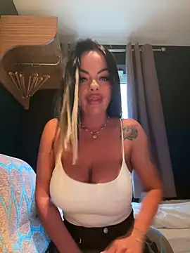 Snapshot of CarmenMB chatting on 28, 9, 2025 CarmenMB online show from 28, 9, 2025