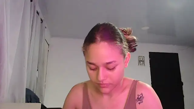 Snapshot of LittleCheerry69 chatting on 26, 2, 2026 LittleCheerry69 online show from 26, 2, 2026