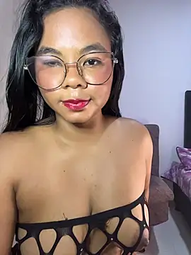 Snapshot of britanny-stone chatting on 19, 10, 2025 britanny-stone online show from 19, 10, 2025