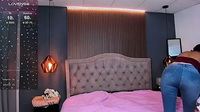 Snapshot of Tiffany__charm_ chatting on 16, 11, 2025 Tiffany charm online show from 16, 11, 2025