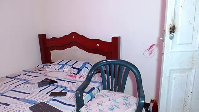 lorenacapelli online show from 2, 12, 2025