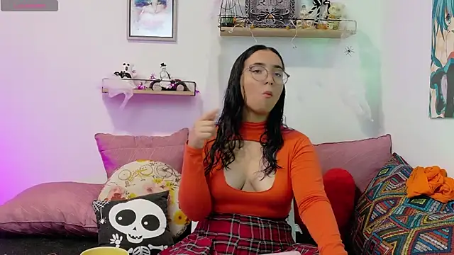 Snapshot of LucyDerby chatting on 22, 10, 2025 LucyDerby online show from 22, 10, 2025