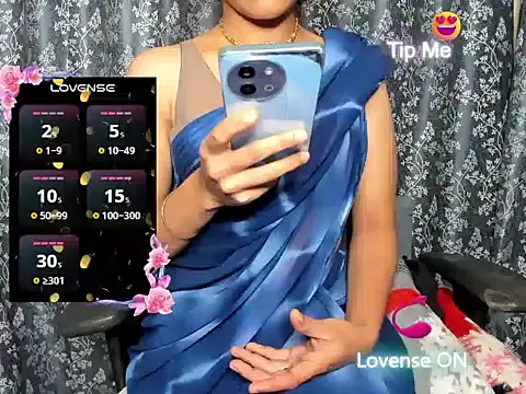 Snapshot of Queen-Bee143 chatting on 3, 2, 2026 Queen-Bee143 online show from 3, 2, 2026