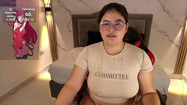 Snapshot of Nina_Rouge7 chatting on 8, 10, 2025 Nina Rouge7 online show from 8, 10, 2025