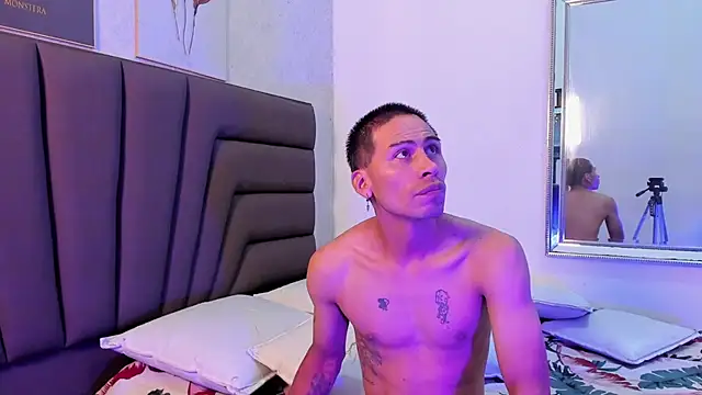 Snapshot of Erack_and_Emmy chatting on 3, 10, 2025 Erack and Emmy online show from 3, 10, 2025