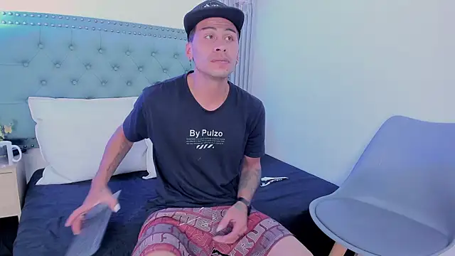 Snapshot of Erack_and_Emmy chatting on 18, 10, 2025 Erack and Emmy online show from 18, 10, 2025