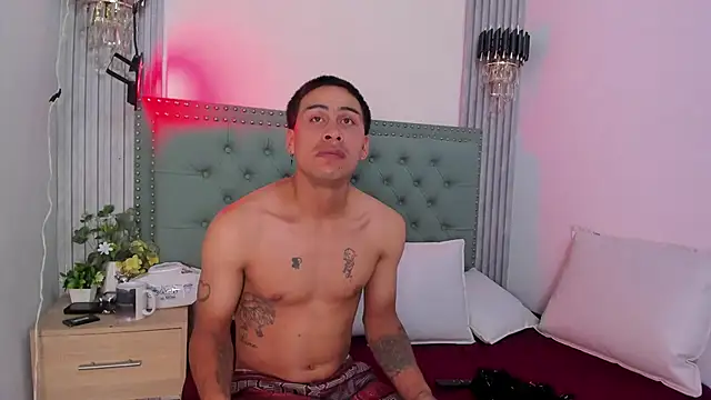 Snapshot of Erack_and_Emmy chatting on 23, 10, 2025 Erack and Emmy online show from 23, 10, 2025