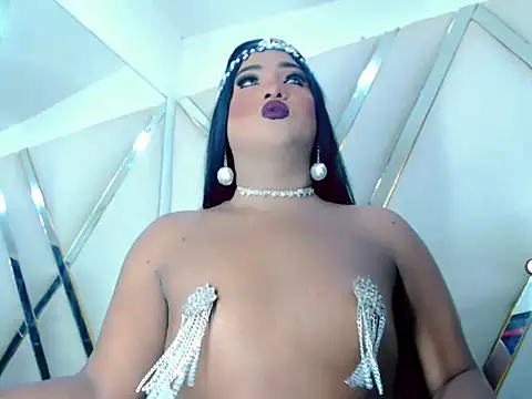 Snapshot of AuroraRoss chatting on 4, 10, 2025 AuroraRoss online show from 4, 10, 2025