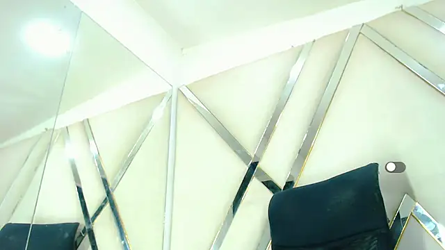 Snapshot of AuroraRoss chatting on 10, 10, 2025 AuroraRoss online show from 10, 10, 2025