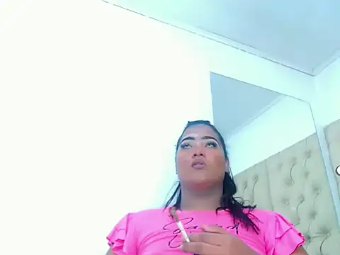 Snapshot of AuroraRoss chatting on 19, 10, 2025 AuroraRoss online show from 19, 10, 2025