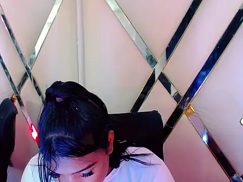 Snapshot of AuroraRoss chatting on 20, 10, 2025 AuroraRoss online show from 20, 10, 2025