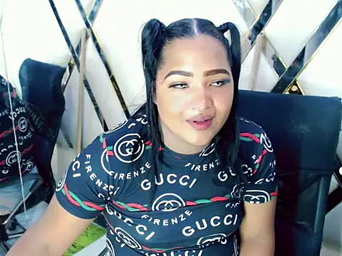 Snapshot of AuroraRoss chatting on 23, 10, 2025 AuroraRoss online show from 23, 10, 2025