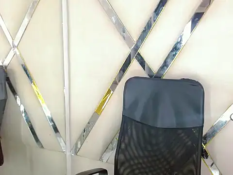 Snapshot of AuroraRoss chatting on 29, 10, 2025 AuroraRoss online show from 29, 10, 2025