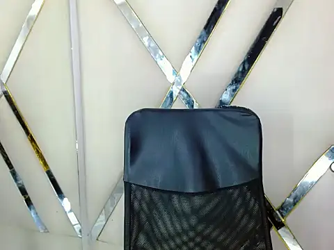 Snapshot of AuroraRoss chatting on 30, 10, 2025 AuroraRoss online show from 30, 10, 2025