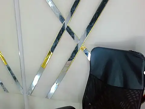 Snapshot of AuroraRoss chatting on 8, 11, 2025 AuroraRoss online show from 8, 11, 2025