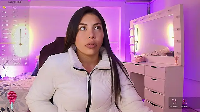 Snapshot of kloe28 chatting on 4, 10, 2025 kloe28 online show from 4, 10, 2025