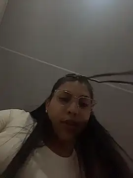 Snapshot of kloe28 chatting on 5, 11, 2025 kloe28 online show from 5, 11, 2025