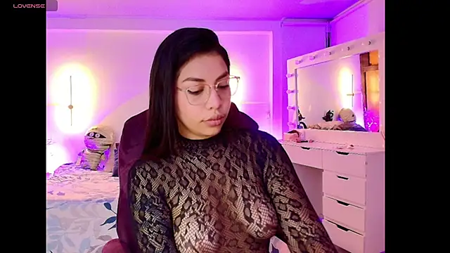 Snapshot of kloe28 chatting on 6, 11, 2025 kloe28 online show from 6, 11, 2025