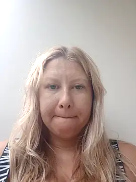 Snapshot of tania19999 chatting on 24, 9, 2025 tania19999 online show from 24, 9, 2025