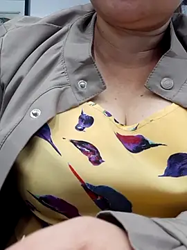 Snapshot of Kimkhaepretty chatting on 17, 11, 2025 Kimkhaepretty online show from 17, 11, 2025