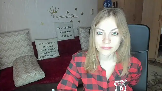 Snapshot of Tiffany_Bates chatting on 9, 10, 2025 Tiffany Bates online show from 9, 10, 2025