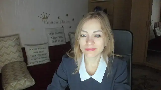 Snapshot of Tiffany_Bates chatting on 12, 10, 2025 Tiffany Bates online show from 12, 10, 2025