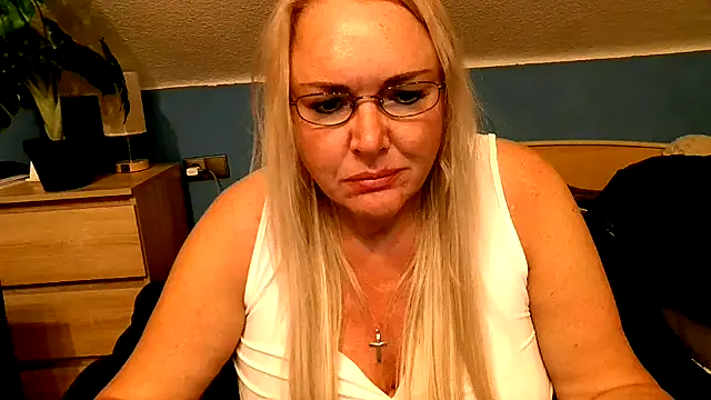 Snapshot of Sandy-Summer chatting on 29, 9, 2025 Sandy-Summer online show from 29, 9, 2025