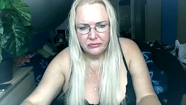 Snapshot of Sandy-Summer chatting on 20, 10, 2025 Sandy-Summer online show from 20, 10, 2025