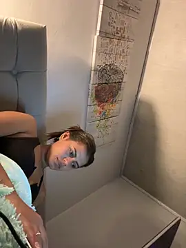 Snapshot of anna_evans09 chatting on 3, 10, 2025 anna evans09 online show from 3, 10, 2025