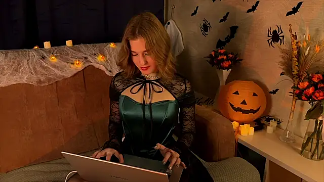 Snapshot of LilianLee chatting on 27, 10, 2025 LilianLee online show from 27, 10, 2025