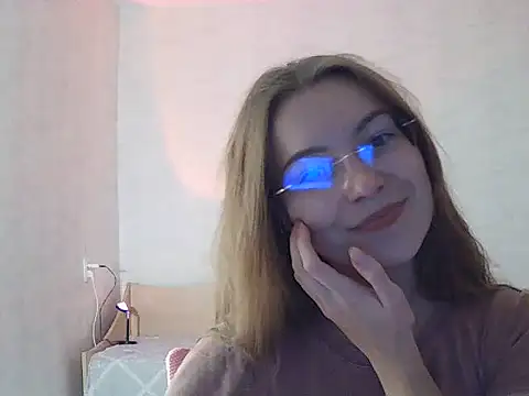 Snapshot of Melirynn chatting on 27, 10, 2025 Melirynn online show from 27, 10, 2025